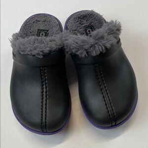 Crocs Kids Sz C9 Fuzz Lined Clogs Black Purple Cozy Slip On Shoes